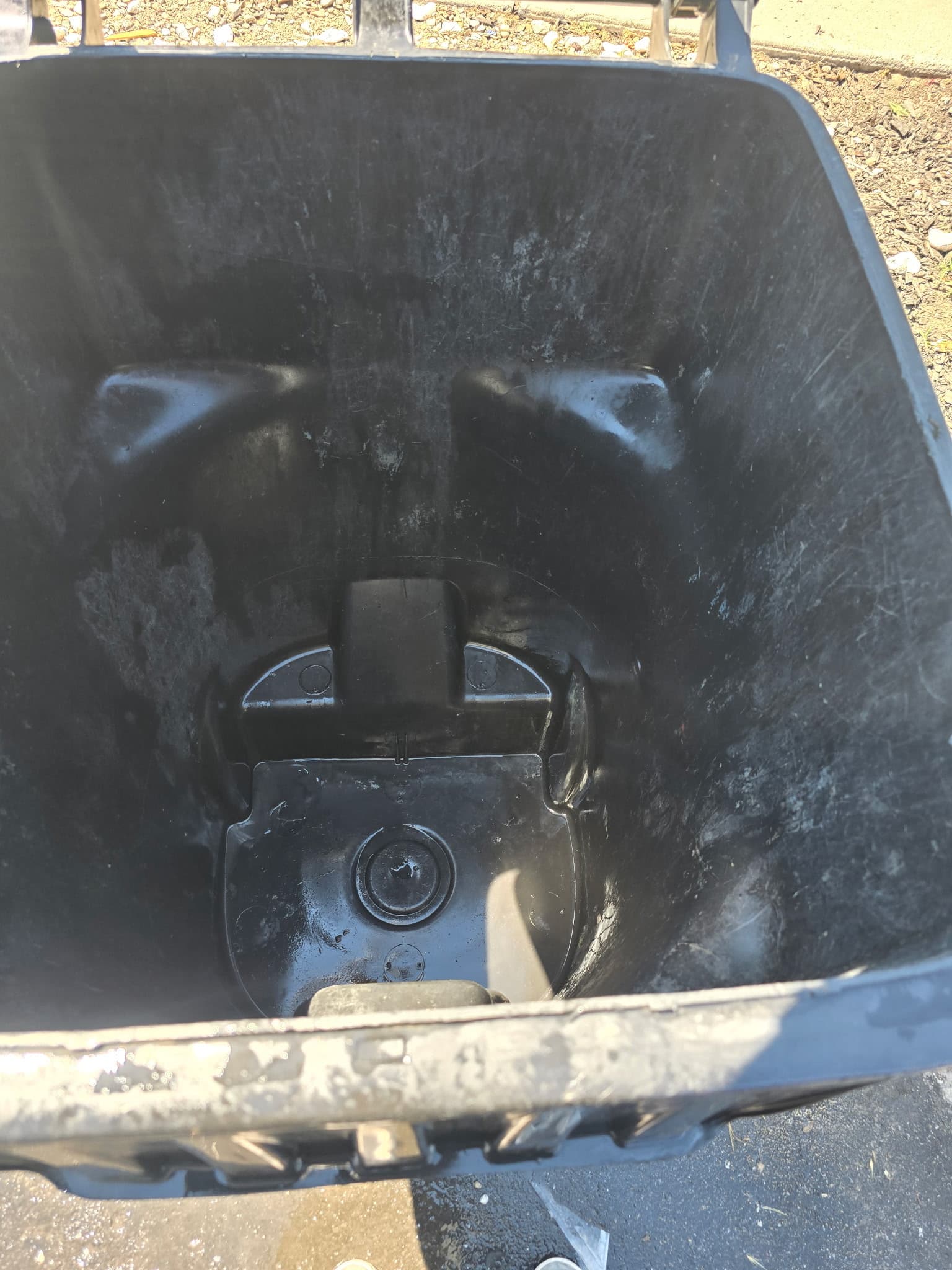 A freshly cleaned trash can after a single-visit TK Valet can cleaning